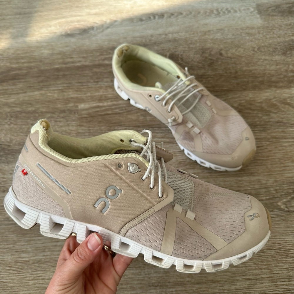 On Cloud Womens Cloudflow Beige Tan Yellow Running Shoes Sneakers